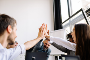 Diversidade geracional: como equilibrar boomers, millennials e Gen Z na mesma equipe